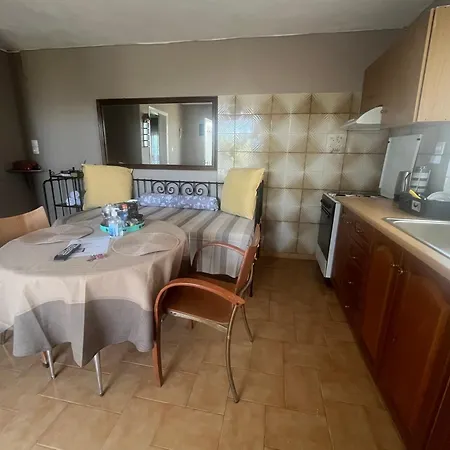 Nyaraló Kristas *